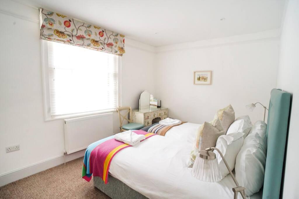 Paskins, Cowes - Sleeps 4 - 2 Bed - 2 Bath - Central Location المظهر الخارجي الصورة